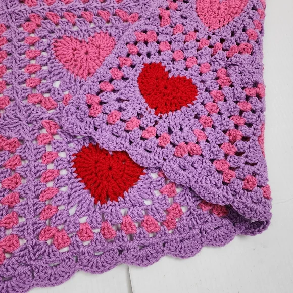 New Handmade Heart Motif Crochet Lap Blanket Pink Red & Purple Granny Square - Picture 10 of 11